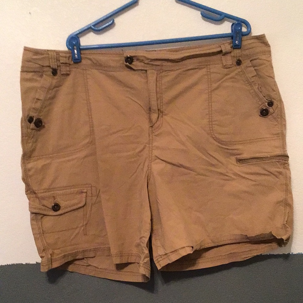 H3 Size 24 Lane Bryant Tan Cargo Shorts with Multi-Pocket Details
